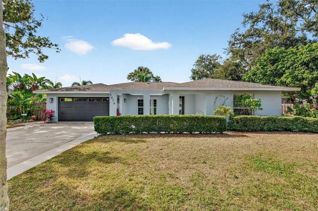 5676 Beneva Woods Circle, SARASOTA