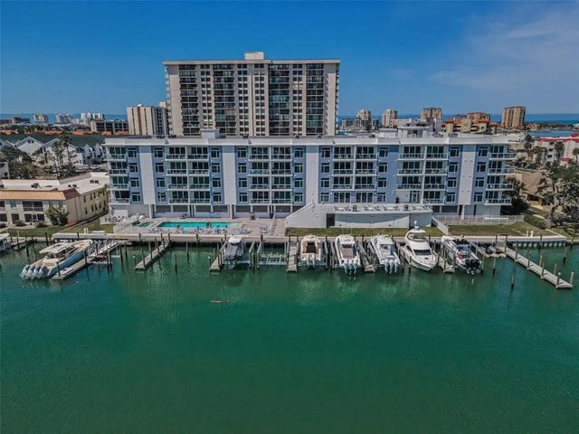 415 Island Way 205, CLEARWATER BEACH