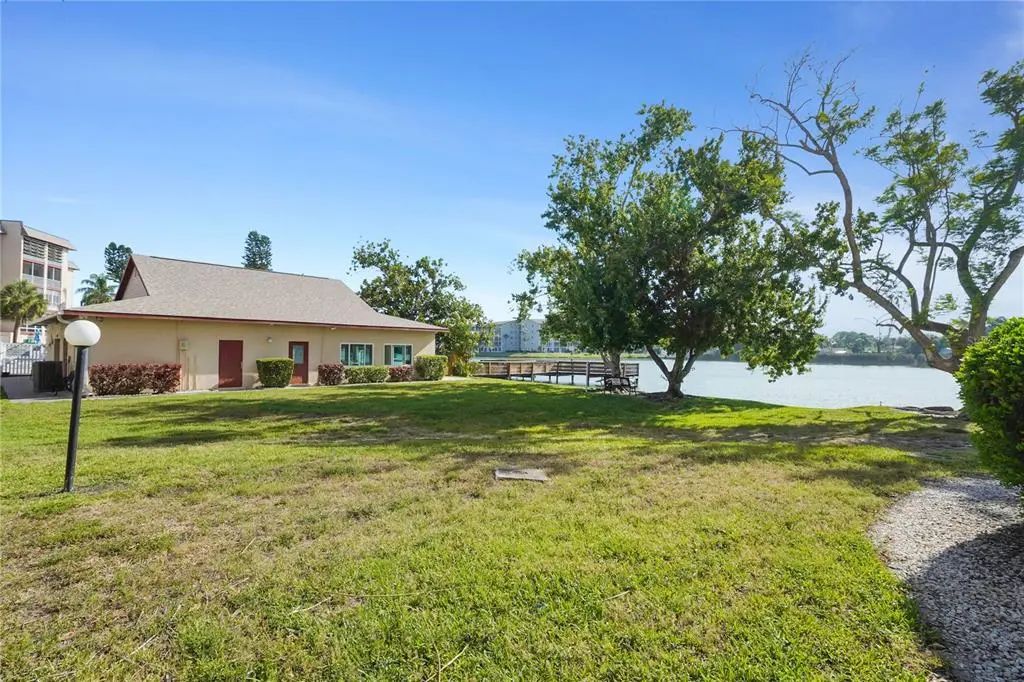 4013 Lake Bayshore Dr 107, BRADENTON