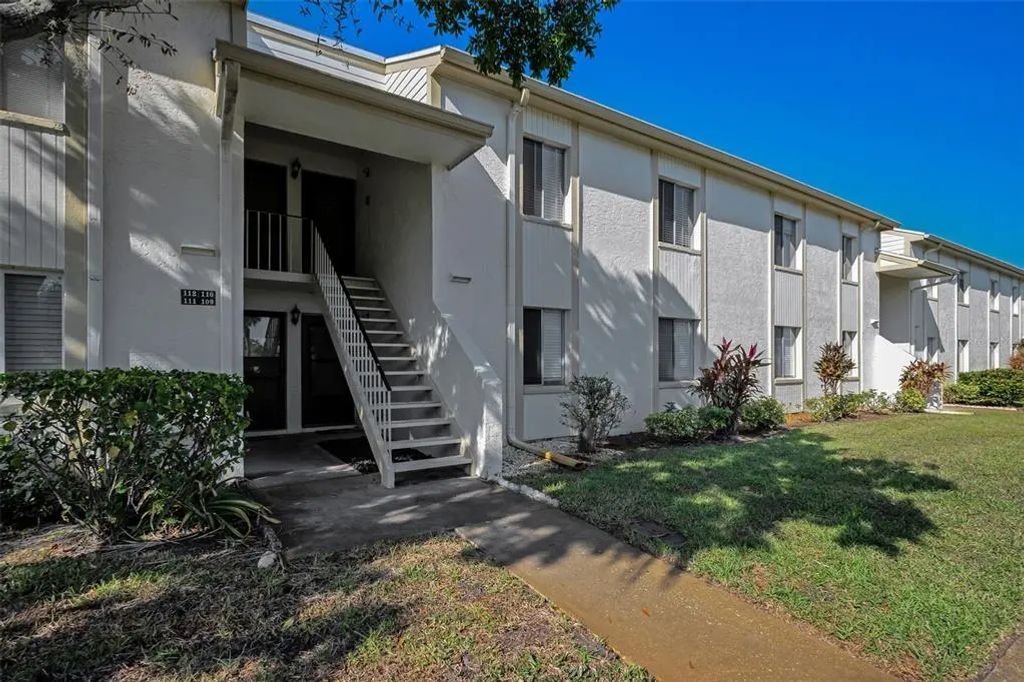 110 Cypress Ct 3-82, OLDSMAR