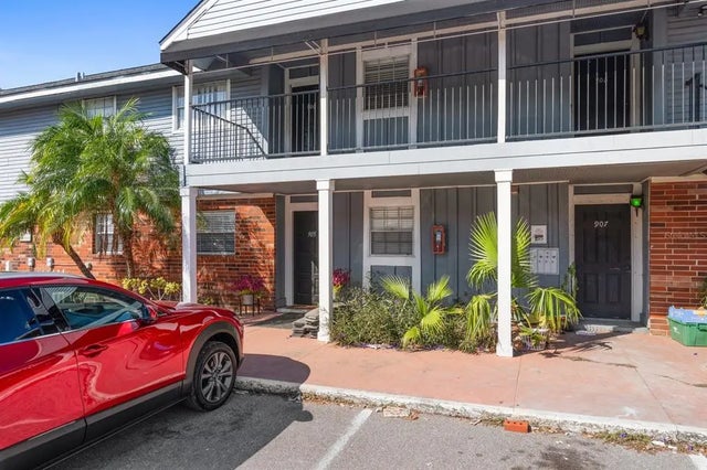 200 Country Club Drive 906, LARGO