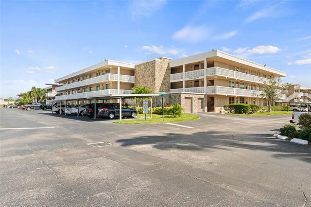 4915 Bay Street Ne 324, ST PETERSBURG