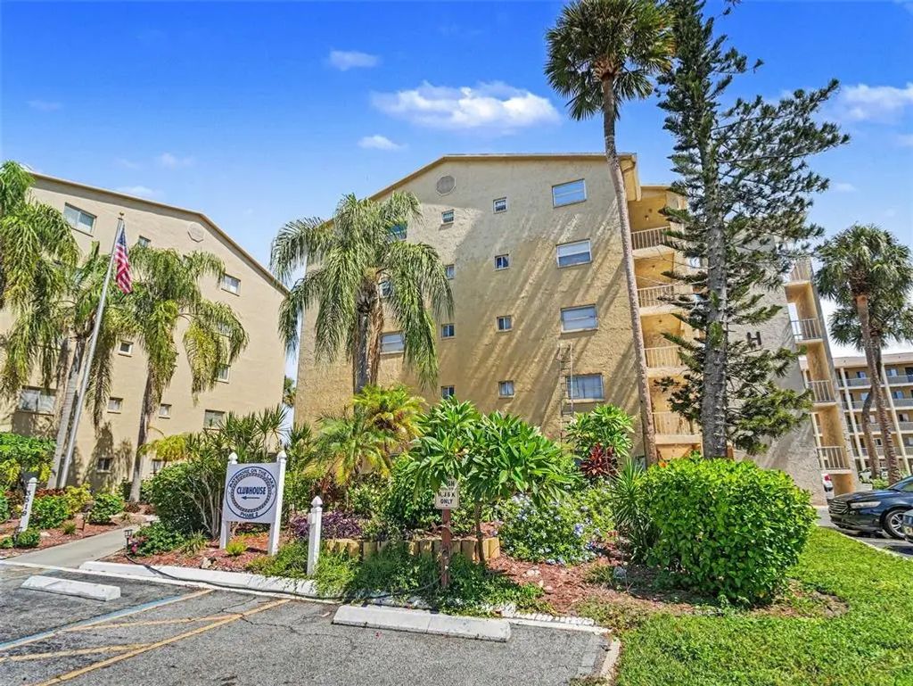 3785 Lake Bayshore Drive H-405, BRADENTON