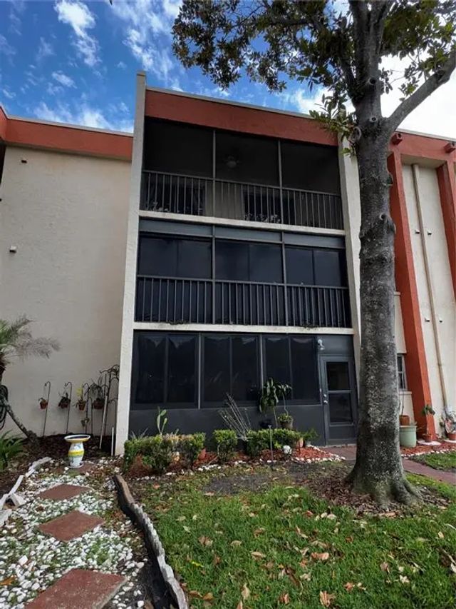 1130 N Lake Parker Avenue E332, LAKELAND