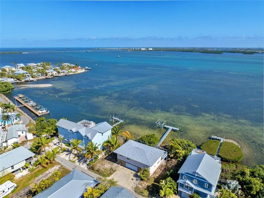 2512 Avenue A, BRADENTON BEACH