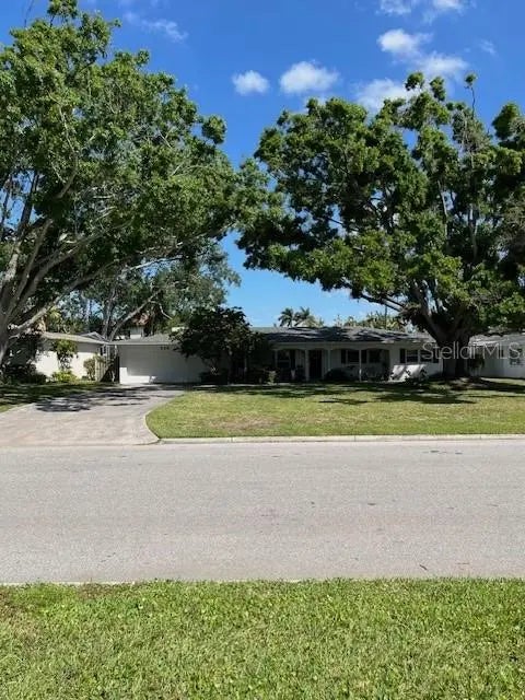 568 W Davis Boulevard, TAMPA