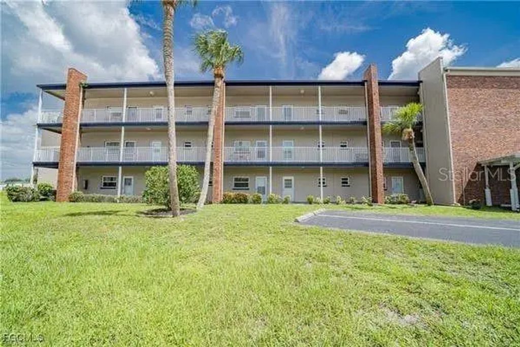 3100 Harbor Boulevard 102, PORT CHARLOTTE