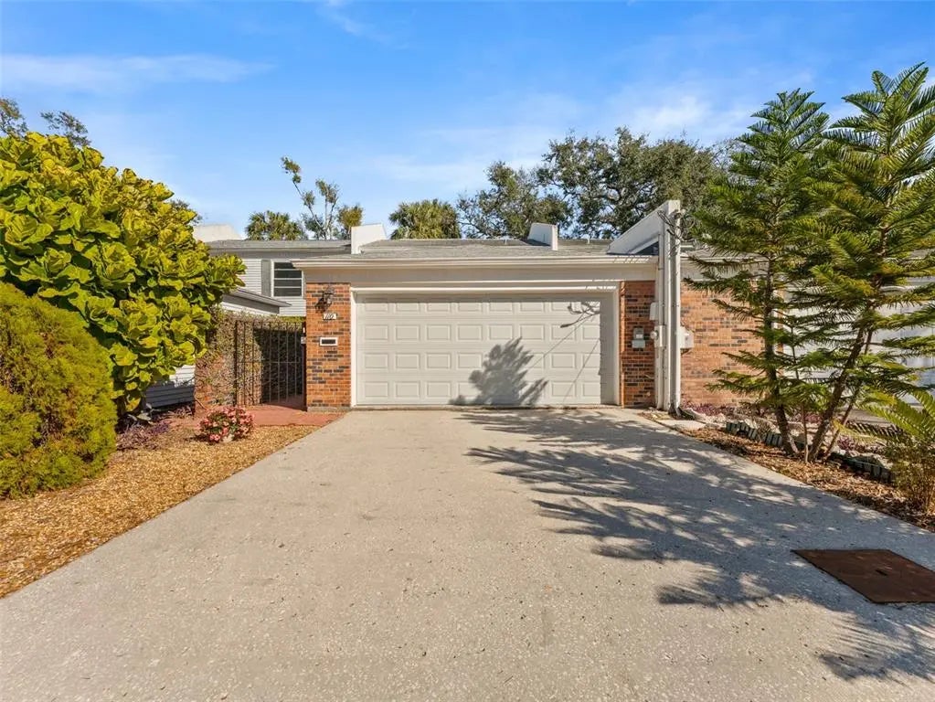 110 S Lauber Way, TAMPA