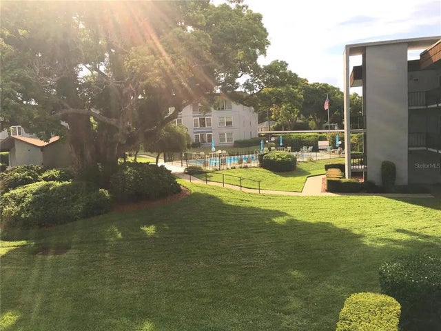 333 Lake Howard Drive Nw 204c, WINTER HAVEN