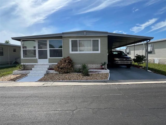 36 Thatch Palm Street W, LARGO