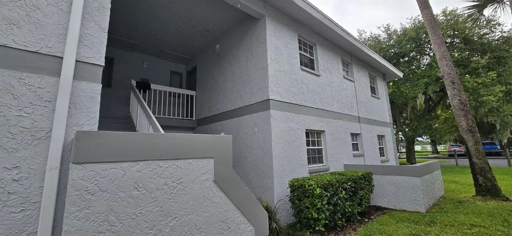 588 Fairways Lane E201, OCALA