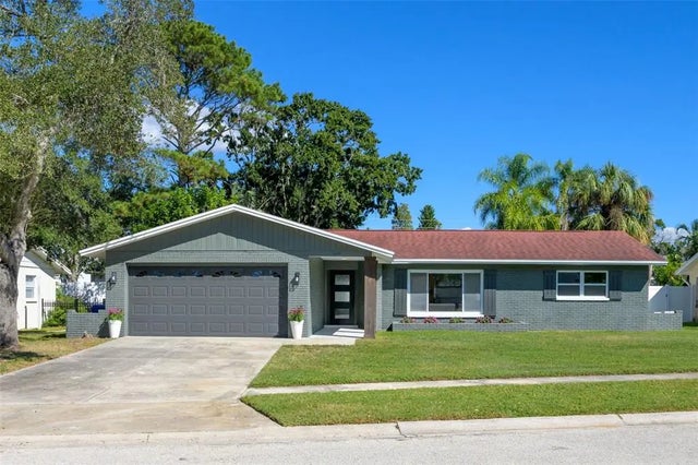 6135 Tanglewood Drive Ne, ST PETERSBURG