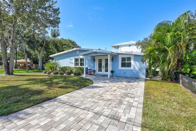302 S Mayo Street, CRYSTAL BEACH