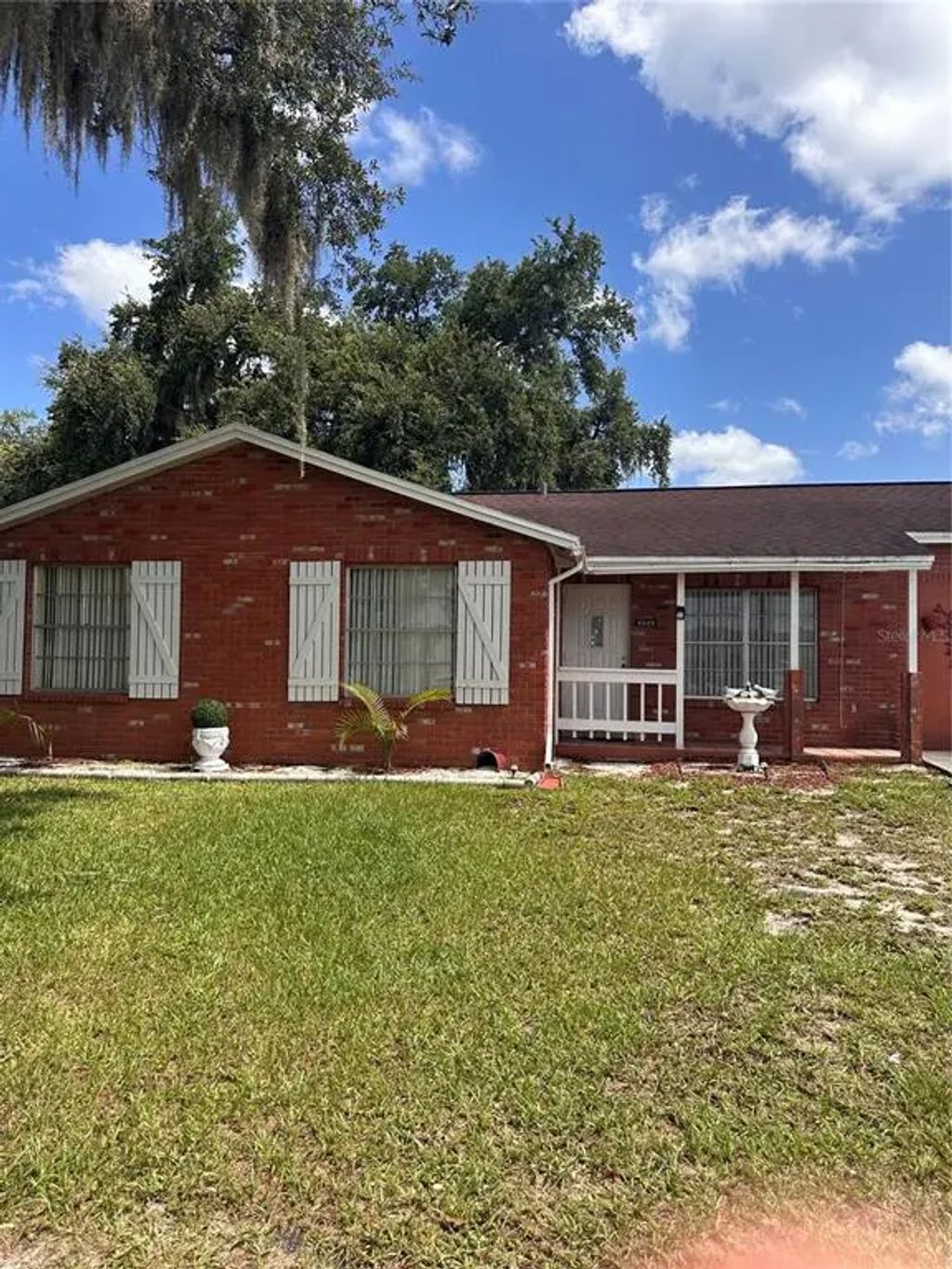 8848 Oak Circle, TAMPA