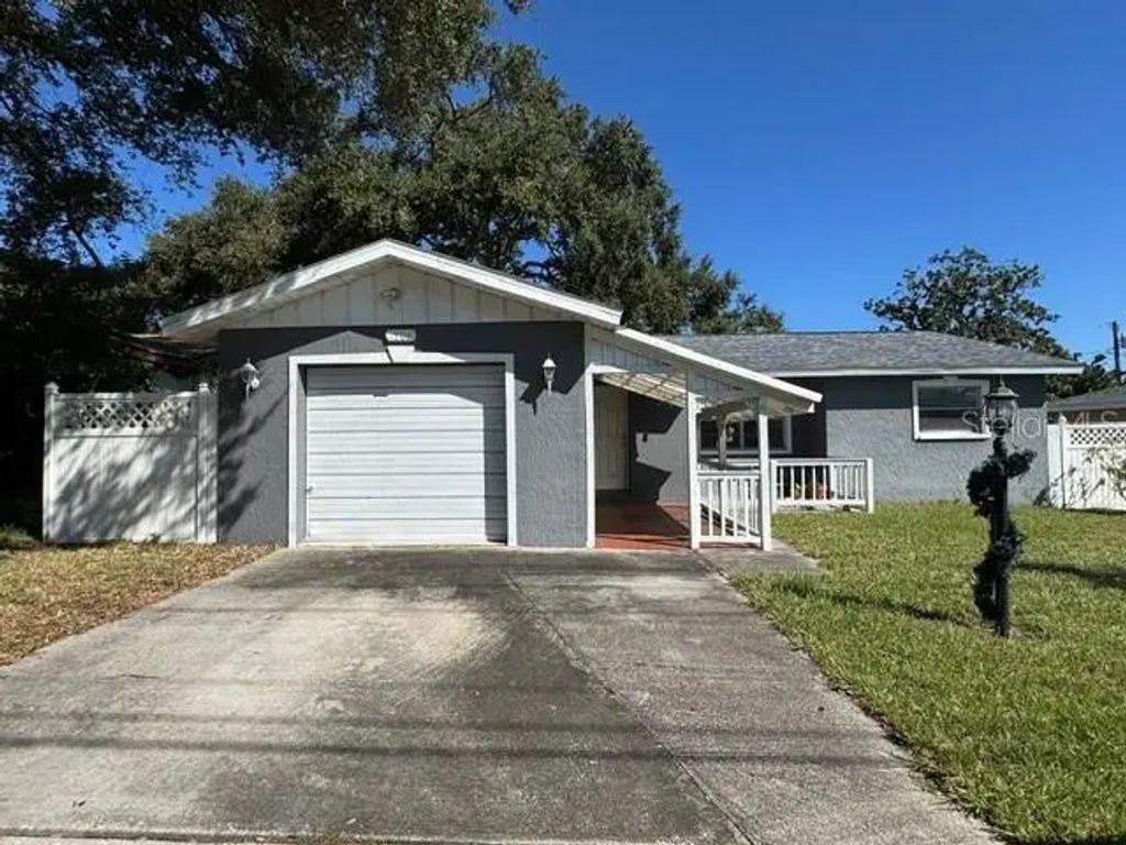 11365 Walsingham Road, SEMINOLE
