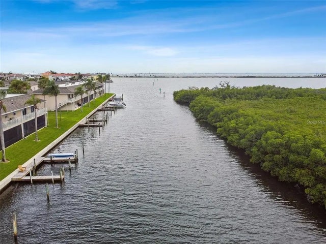 8829 Bay Pointe Drive 205, TAMPA