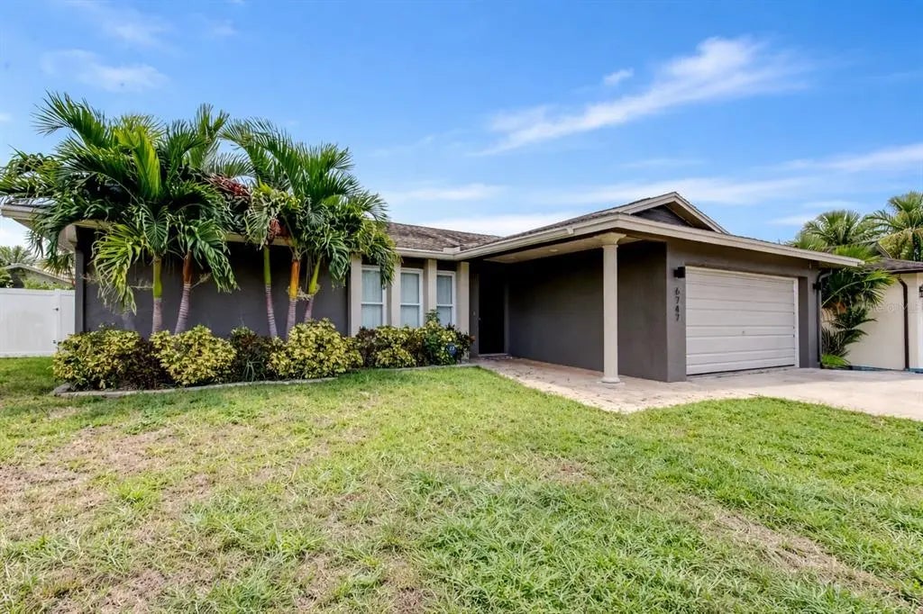 6747 Deer Pond Lane N, PINELLAS PARK