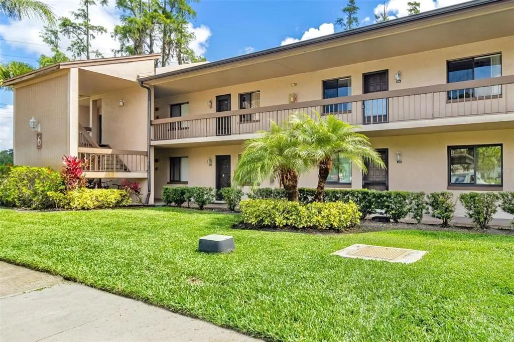 108 Woodlands Court 108, OLDSMAR