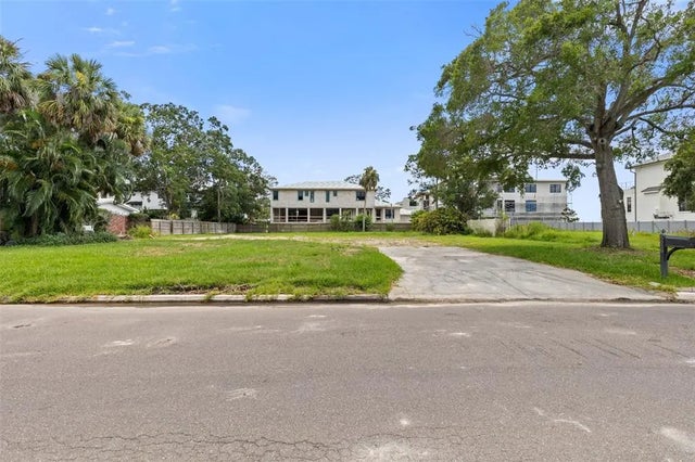 5028 W Longfellow Avenue, TAMPA