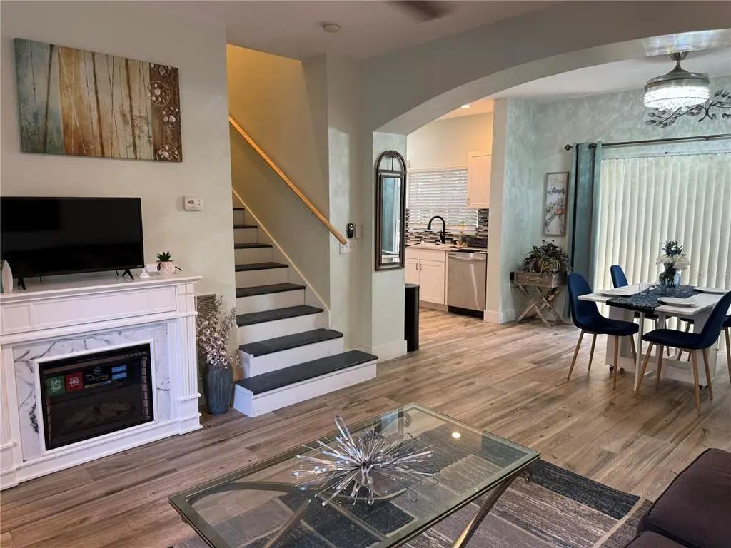 3304 Lisa Lane 102, NAPLES