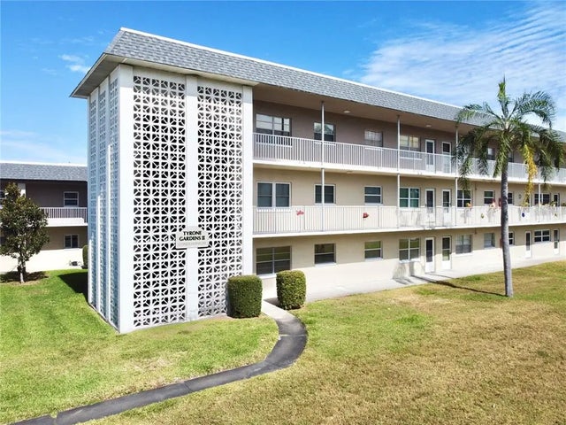 5725 12th Avenue N 201d, ST PETERSBURG