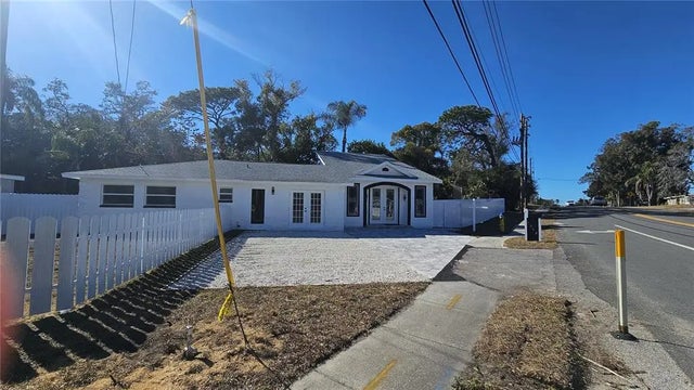 1092 N Florida Avenue, TARPON SPRINGS