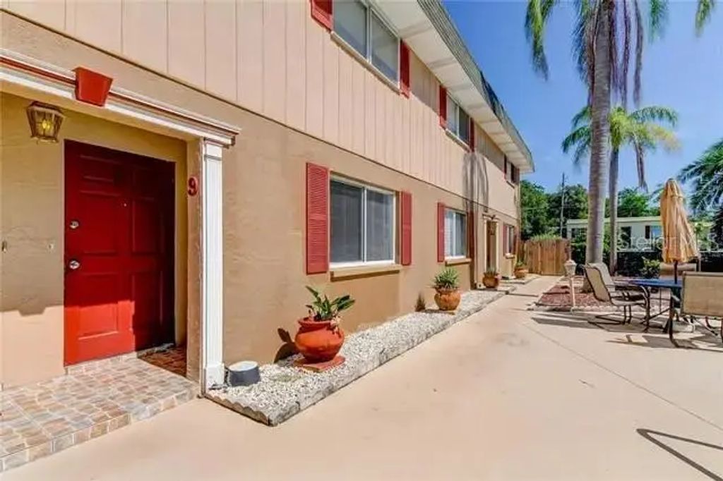 300 6th Street N W2, SAFETY HARBOR