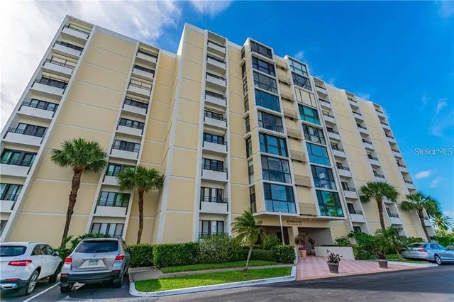 800 S Gulfview Boulevard 203, CLEARWATER