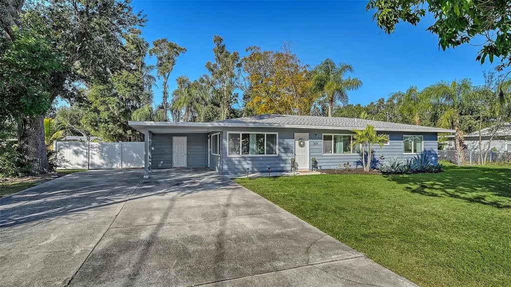 209 Briggs Court, SARASOTA