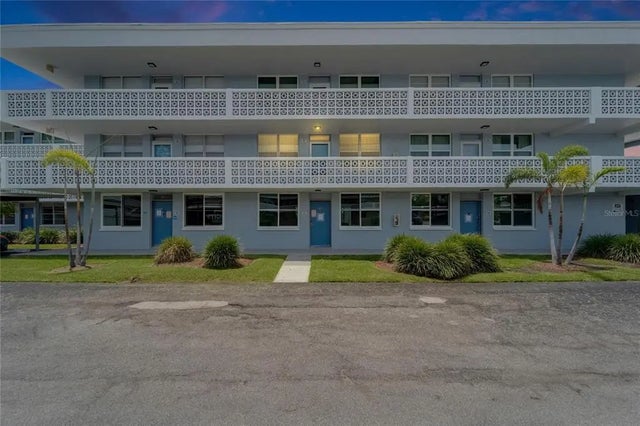 4895 Bay Street Ne 207, ST PETERSBURG
