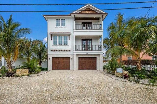 2213 Avenue C, BRADENTON BEACH