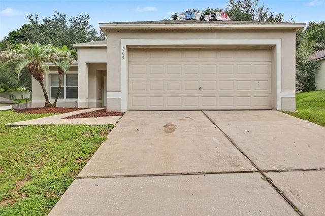 909 Bristle Cone Court, MINNEOLA