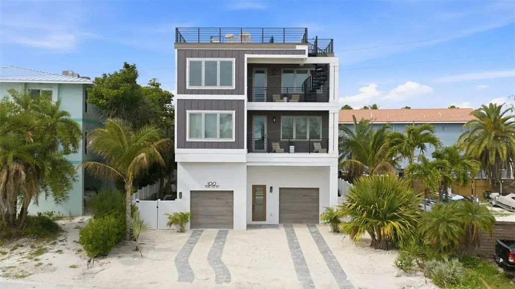 100 12th Street N, BRADENTON BEACH