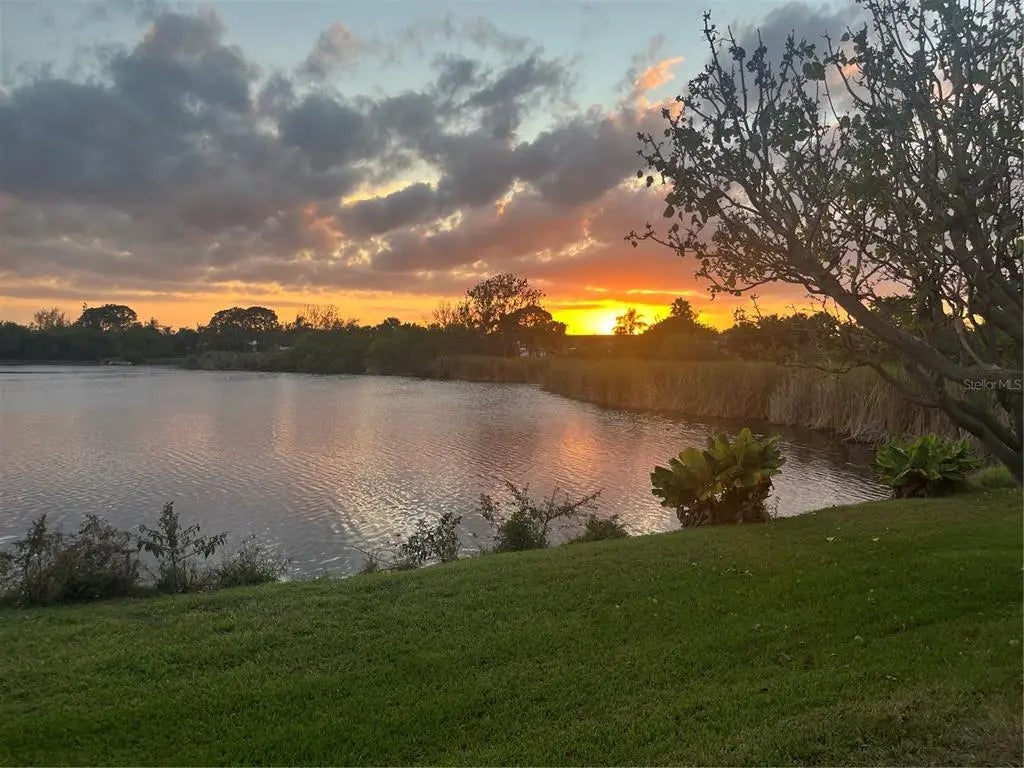 540 Somerhill Drive Ne, ST PETERSBURG