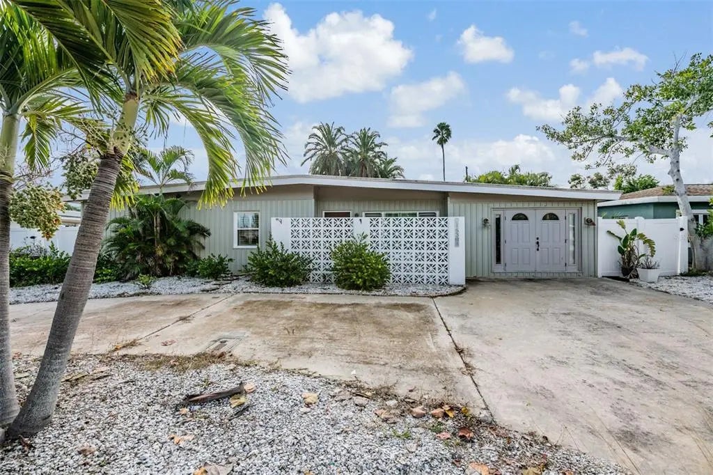 16304 3rd Street E, REDINGTON BEACH
