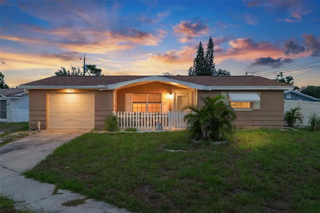 5253 Forest Hills Drive, HOLIDAY