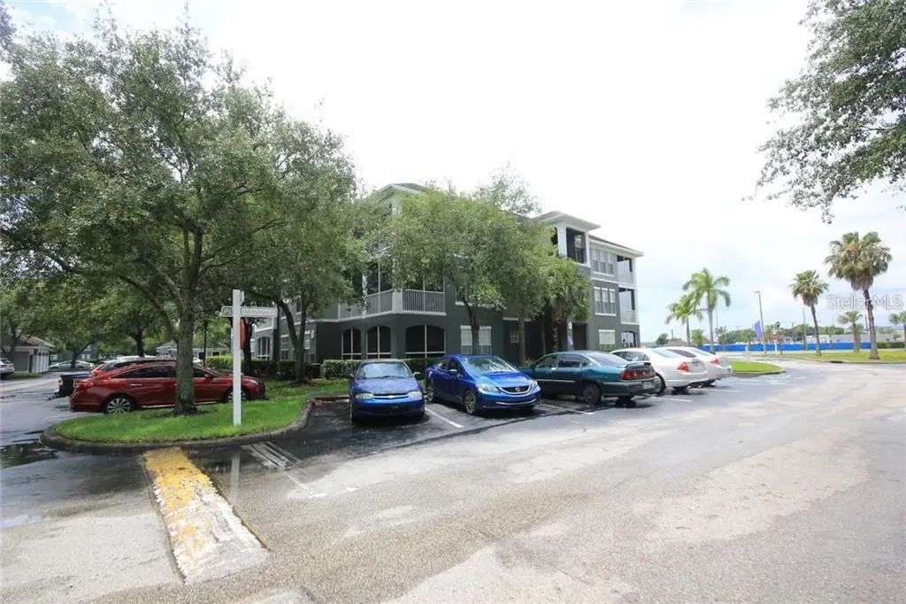 9401 Crescent Loop Circle 103, TAMPA