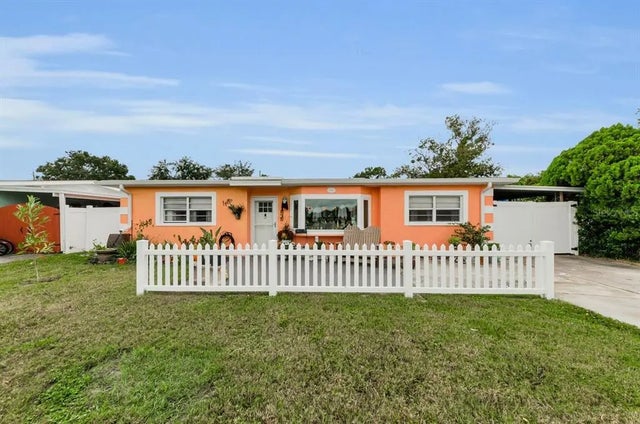 740 Loquat Dr., TARPON SPRINGS