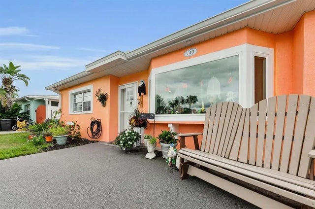 740 Loquat Dr., TARPON SPRINGS