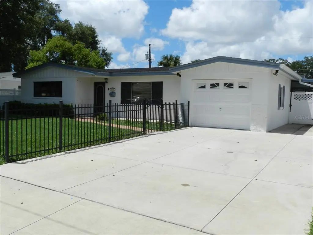 7454 1st Way N, ST. PETERSBURG