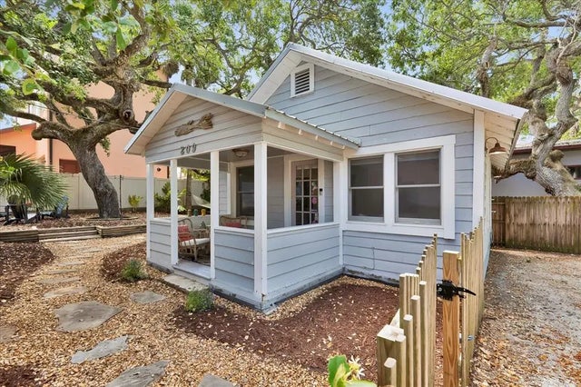 209 Esther Street, NEW SMYRNA BEACH