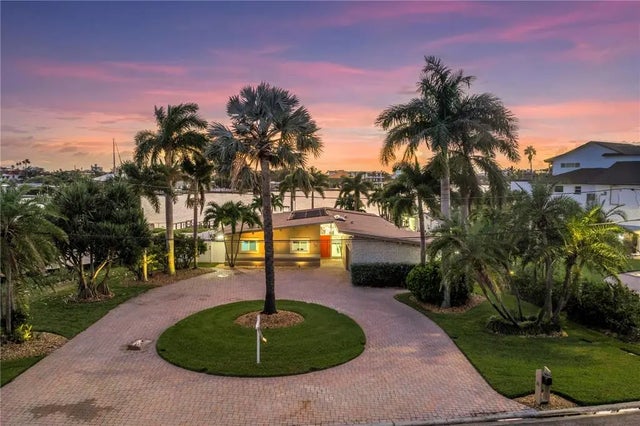 16 Treasure Lane, TREASURE ISLAND