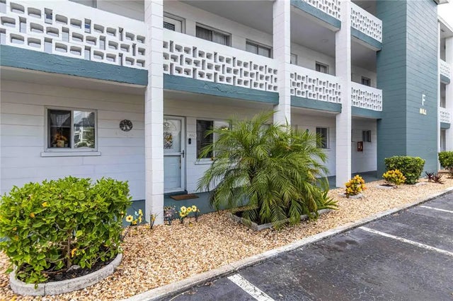 1850 Sunny Drive F4, BRADENTON