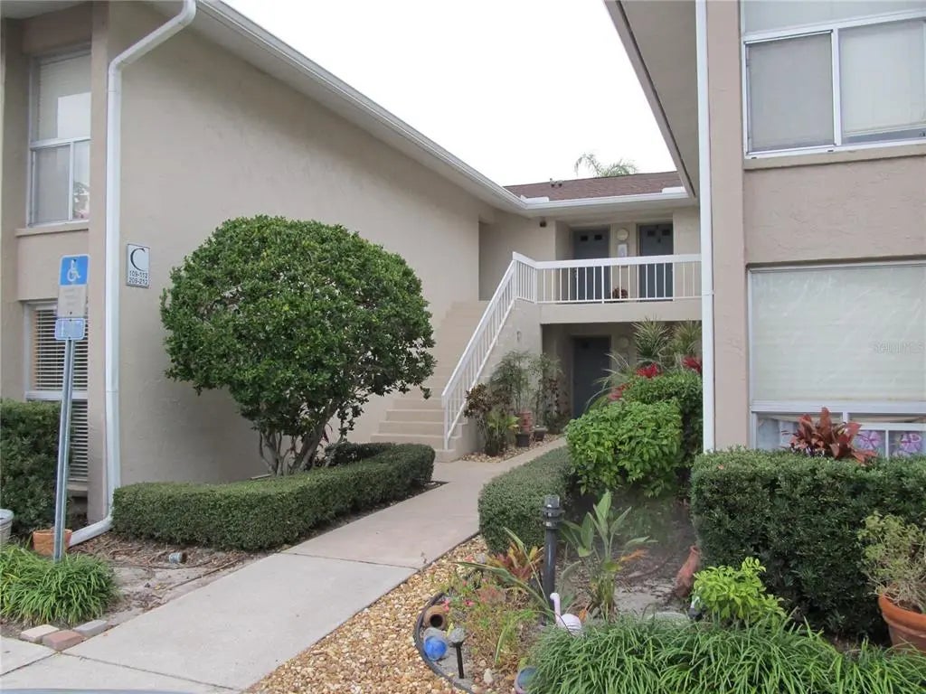 2121 Wood Street 212