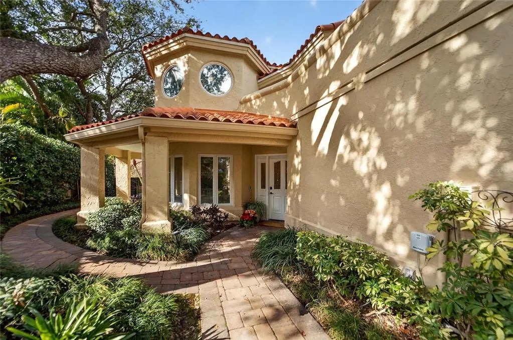 1105 Flores De Avila, TAMPA