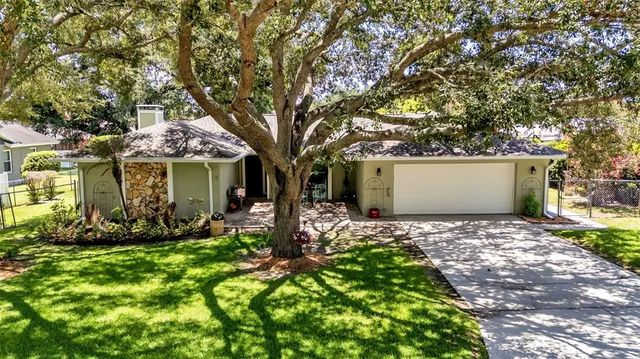 422 Willow Run, LAKELAND