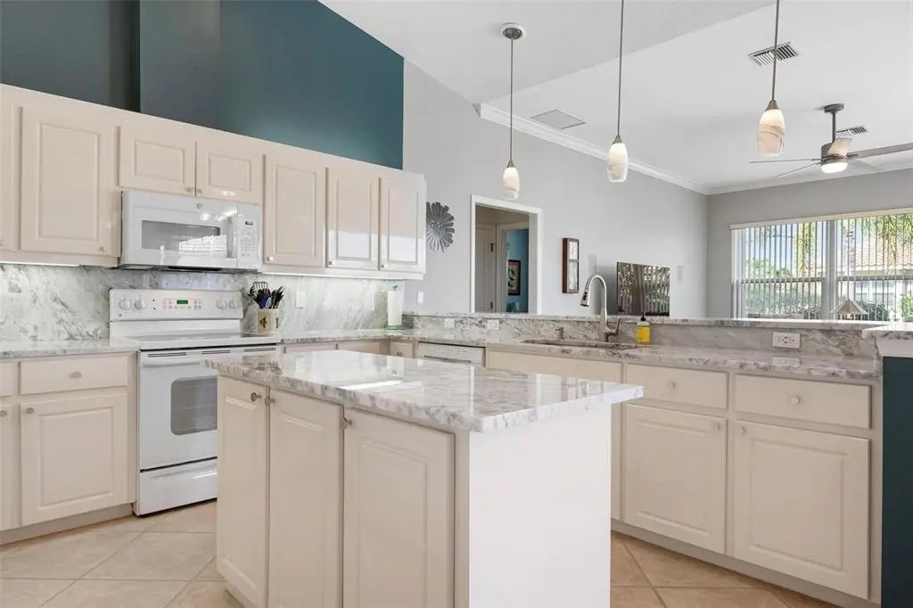 Gulf Shores Realty: 24 48818f576e269deb1eb2191175c07a88 l