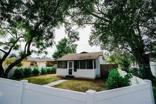 1361 29th Street S, ST PETERSBURG