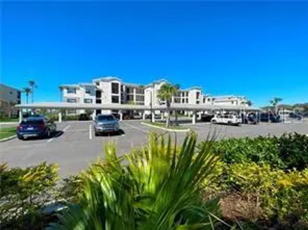 1020 Tidewater Shores Loop 304, BRADENTON