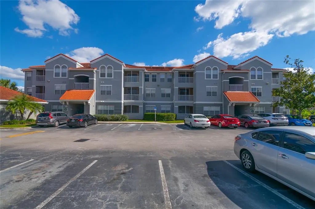 18001 Richmond Place Drive 735, TAMPA